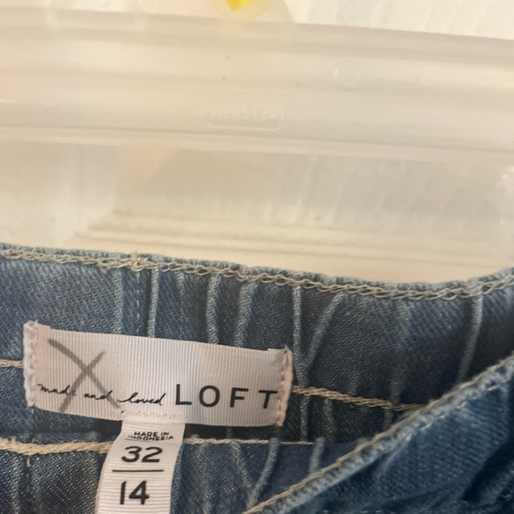 Women’s Loft pull on denim shorts - Picture 3 of 5